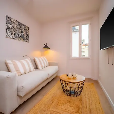 Appartement #302-heart Of Vieil - Place Nationale-high-end Newly Renovated & Furnished